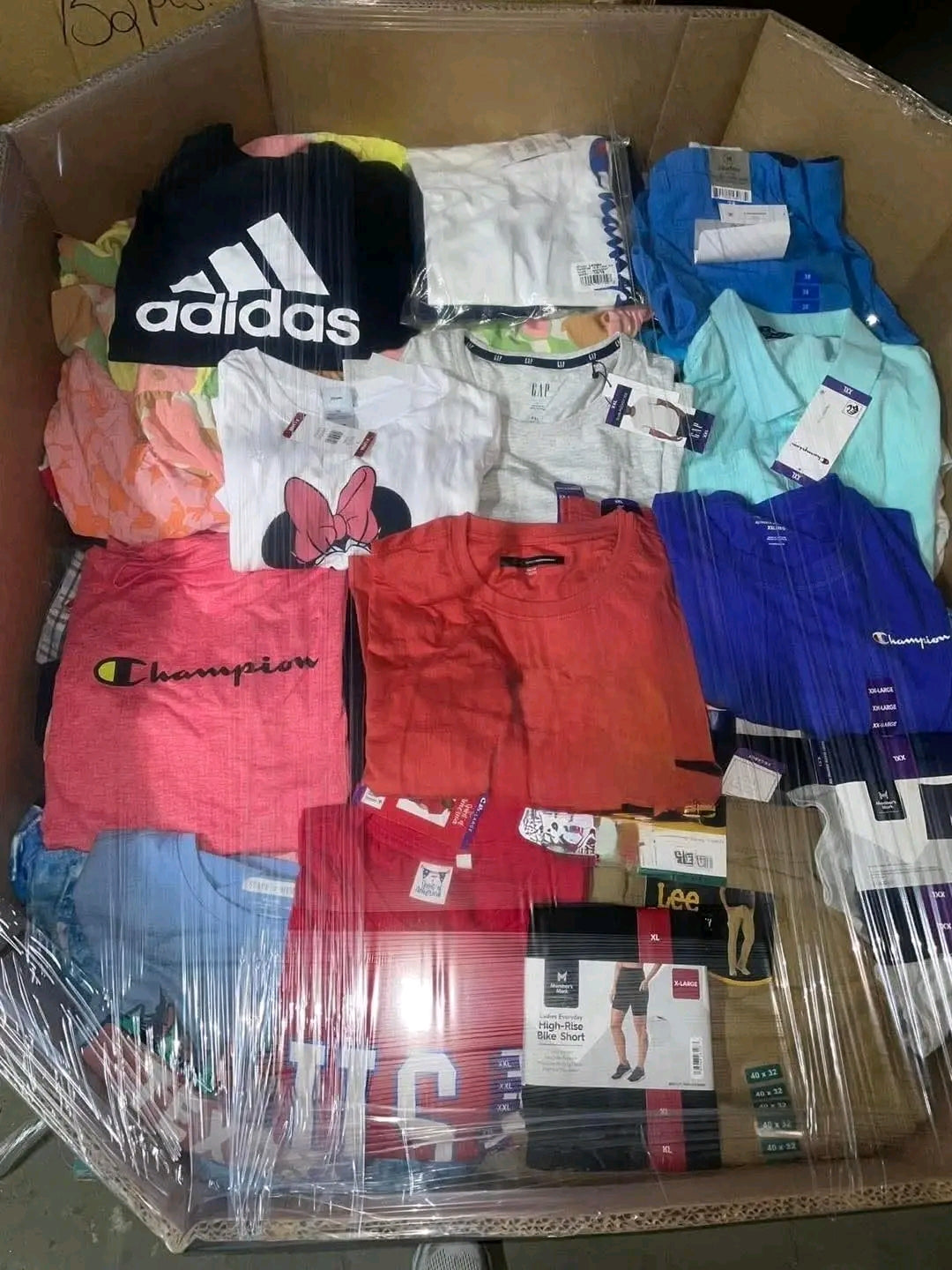 Palettes de Vêtements Multi-Marques Neufs (GAP, Adidas, Puma, CK, Disney...)